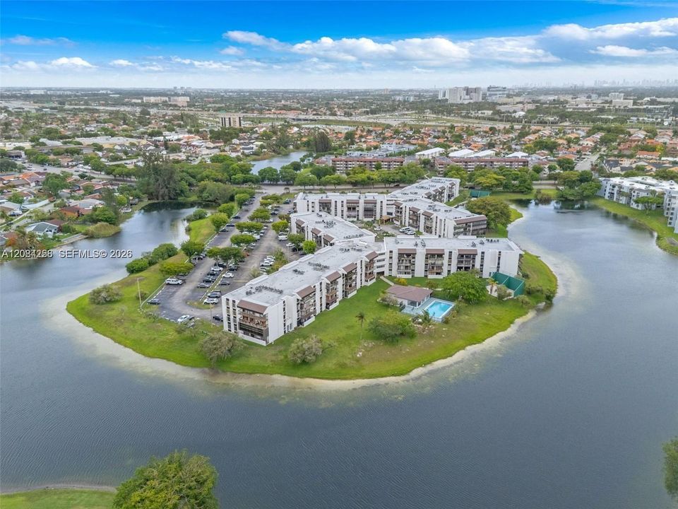 For Sale: $320,000 (2 beds, 2 baths, 1170 Square Feet)