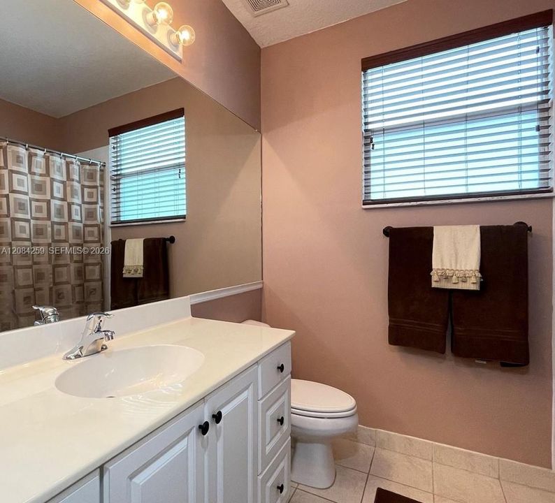 For Rent: $3,000 (3 beds, 2 baths, 1183 Square Feet)