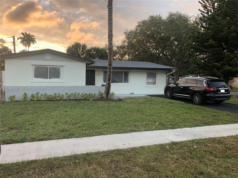 For Rent: $3,500 (3 beds, 2 baths, 1391 Square Feet)