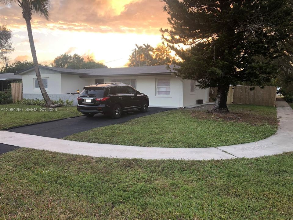 For Rent: $3,500 (3 beds, 2 baths, 1391 Square Feet)