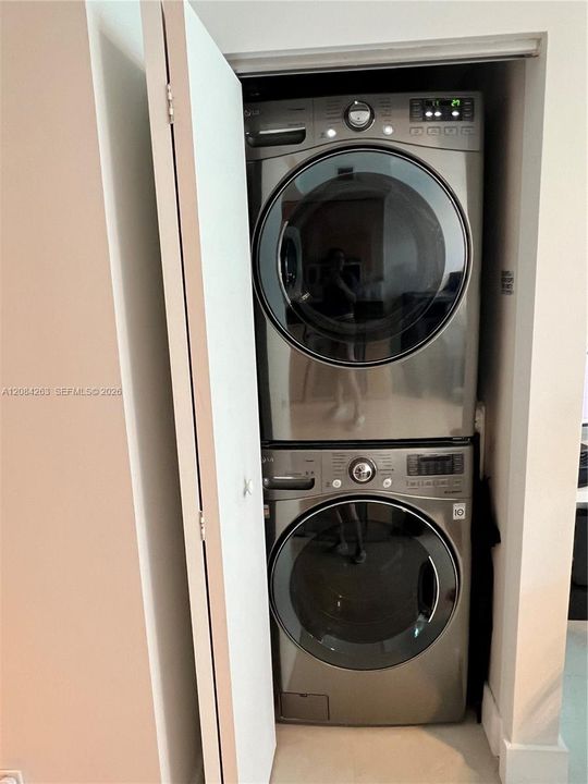 For Rent: $3,500 (1 beds, 1 baths, 802 Square Feet)