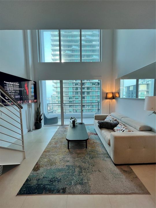 For Rent: $3,500 (1 beds, 1 baths, 802 Square Feet)