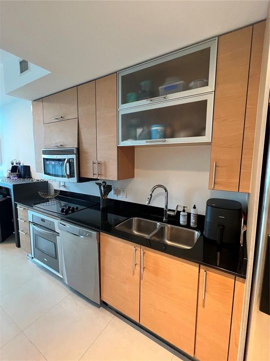 For Rent: $3,500 (1 beds, 1 baths, 802 Square Feet)