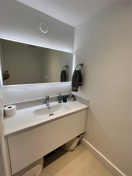 For Rent: $3,500 (1 beds, 1 baths, 802 Square Feet)