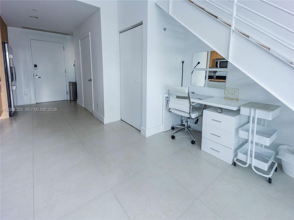 For Rent: $3,500 (1 beds, 1 baths, 802 Square Feet)