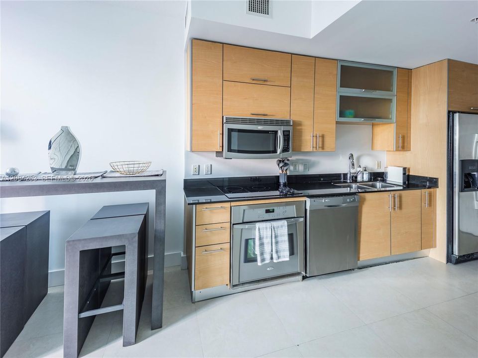 For Rent: $3,500 (1 beds, 1 baths, 802 Square Feet)