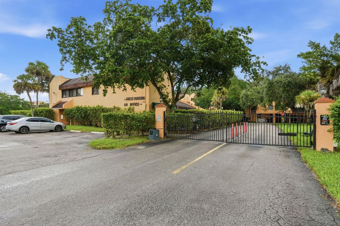 52-web-or-mls-430_Commodore_Dr_Unit_314_