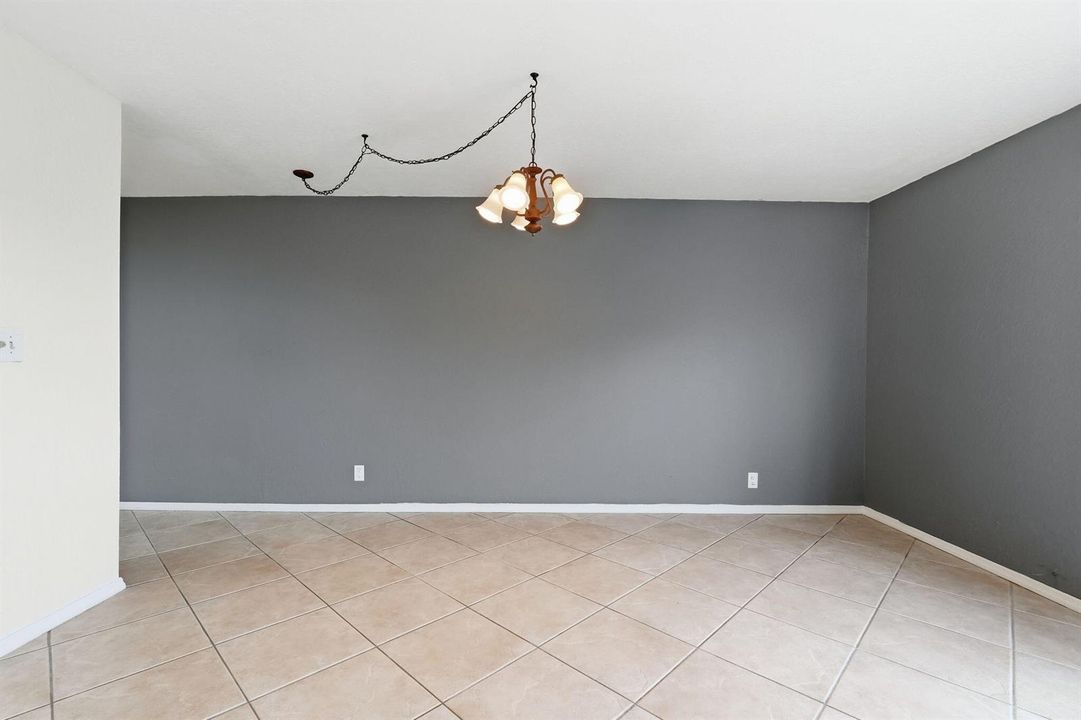 43-web-or-mls-430_Commodore_Dr_Unit_314_