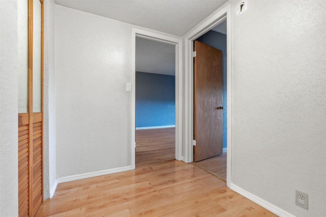 26-web-or-mls-430_Commodore_Dr_Unit_314_