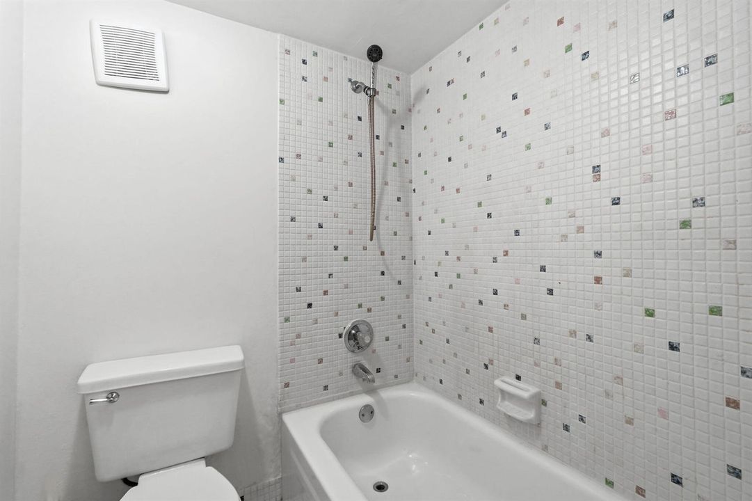 24-web-or-mls-430_Commodore_Dr_Unit_314_