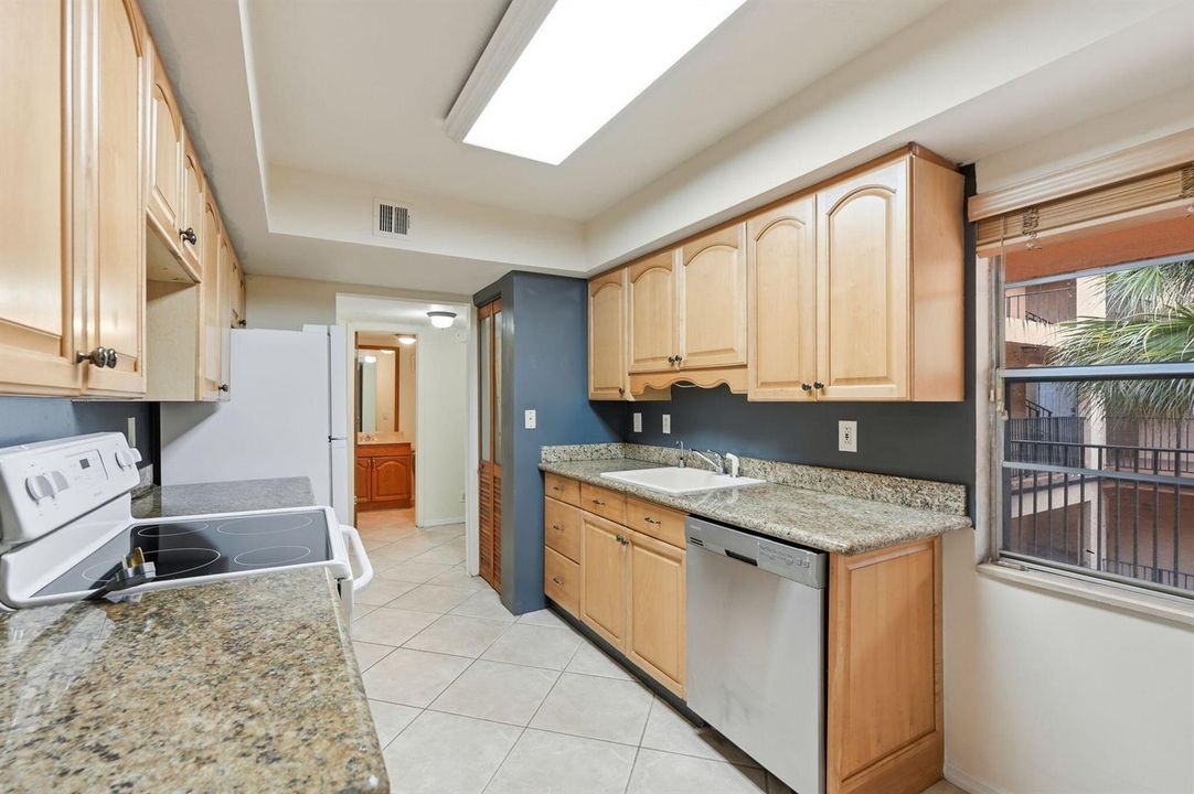 33-web-or-mls-430_Commodore_Dr_Unit_314_