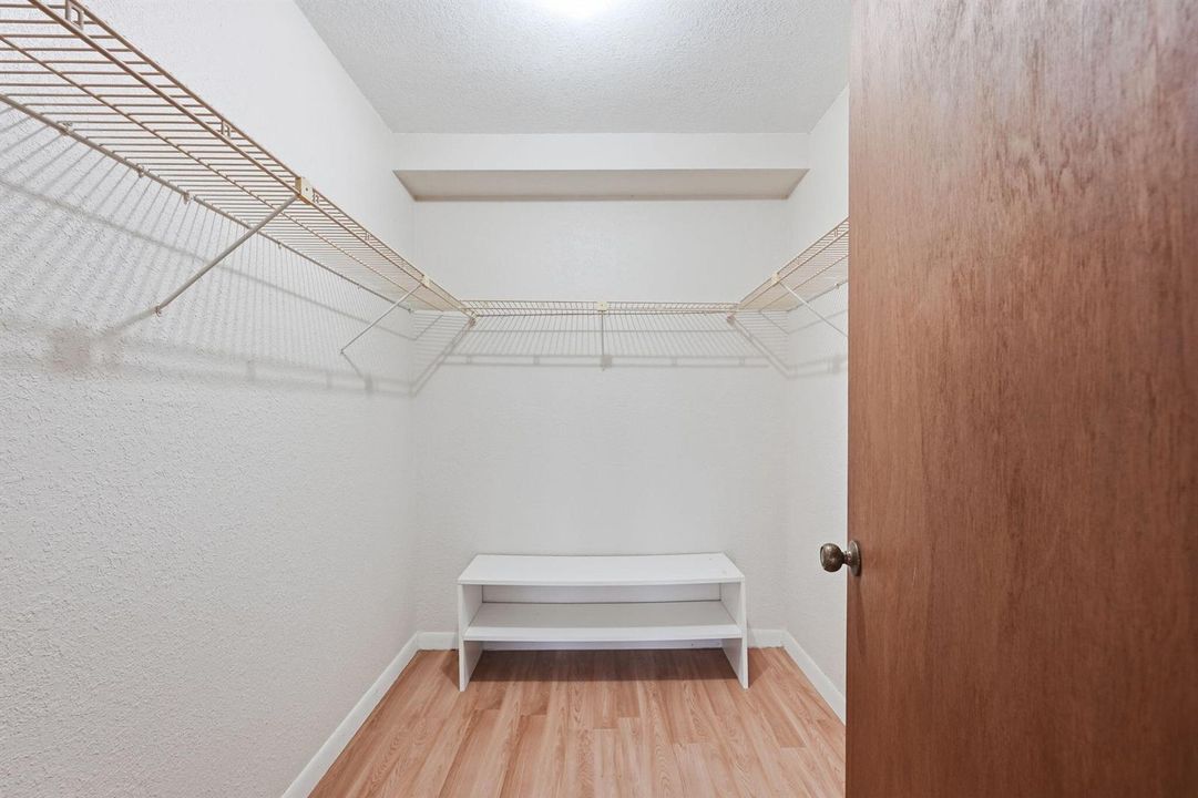 18-web-or-mls-430_Commodore_Dr_Unit_314_