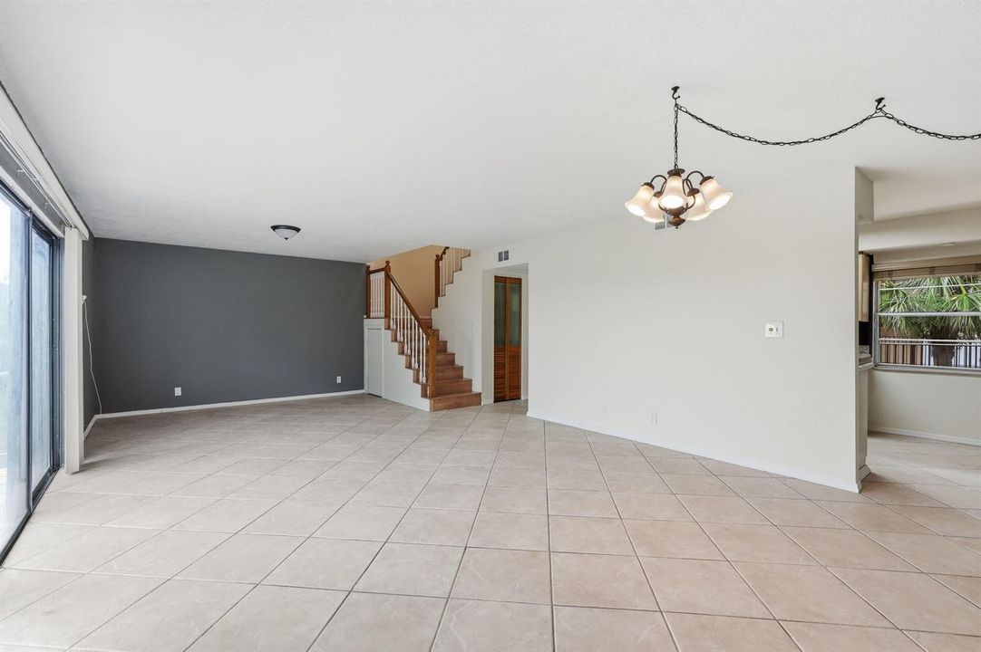 40-web-or-mls-430_Commodore_Dr_Unit_314_