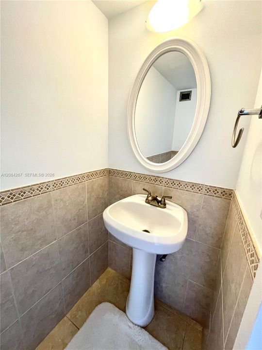 В аренду: $2,150 (2 спален, 1 ванн, 915 Квадратных фут)
