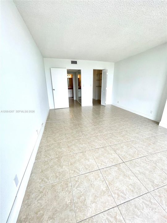 В аренду: $2,150 (2 спален, 1 ванн, 915 Квадратных фут)