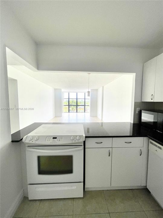 В аренду: $2,150 (2 спален, 1 ванн, 915 Квадратных фут)