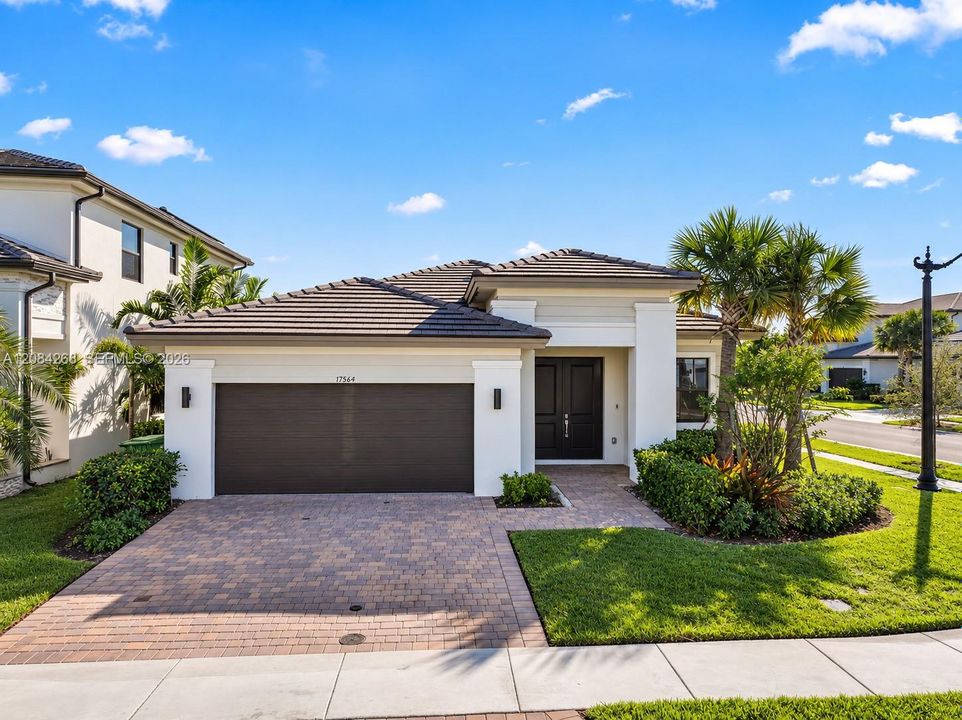 For Sale: $969,900 (3 beds, 3 baths, 2047 Square Feet)