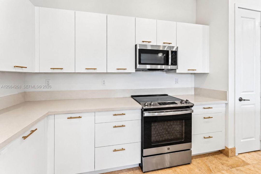 For Sale: $969,900 (3 beds, 3 baths, 2047 Square Feet)