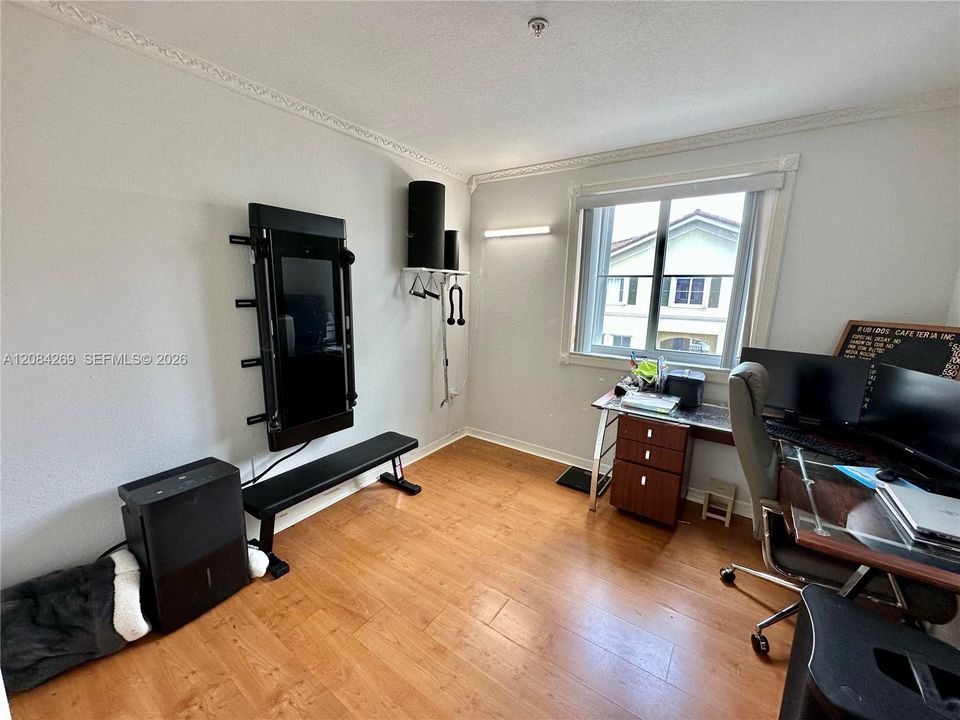 For Rent: $3,000 (3 beds, 2 baths, 1385 Square Feet)