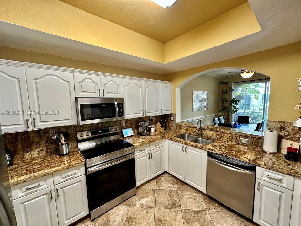 For Rent: $3,000 (3 beds, 2 baths, 1385 Square Feet)