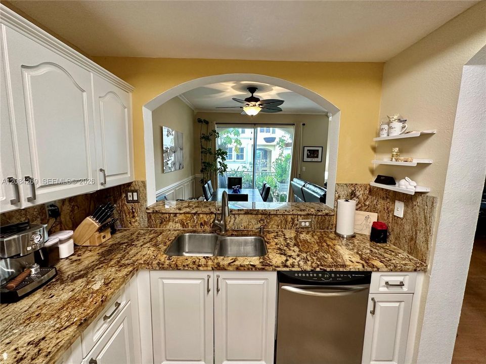 For Rent: $3,000 (3 beds, 2 baths, 1385 Square Feet)
