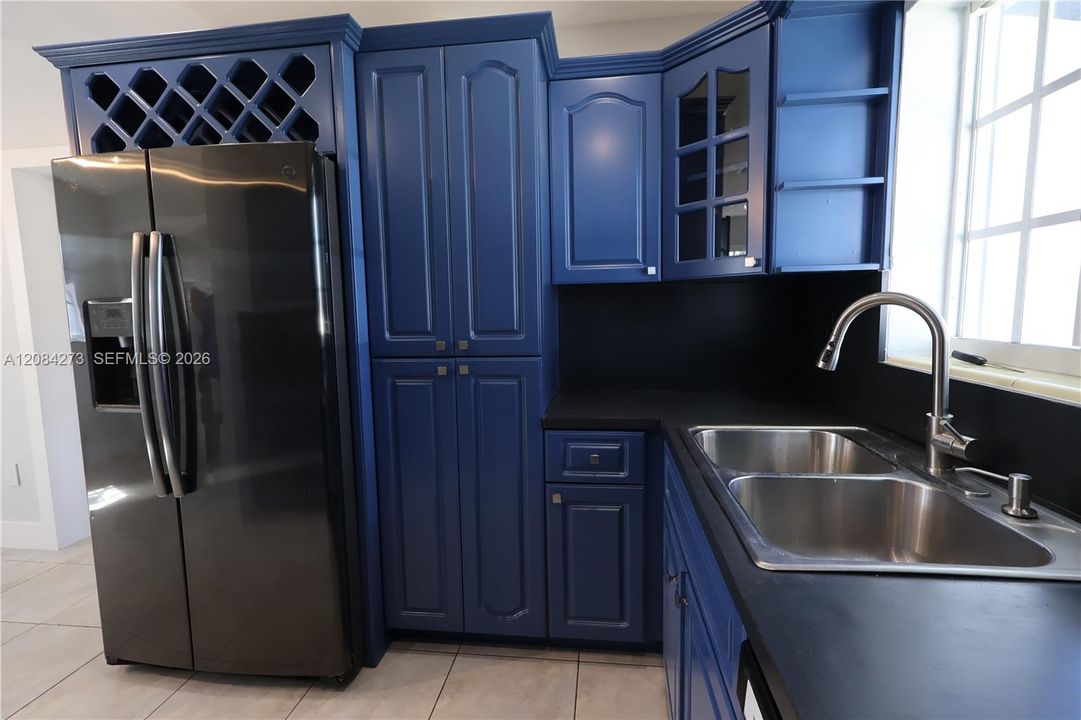For Rent: $4,300 (3 beds, 2 baths, 1626 Square Feet)