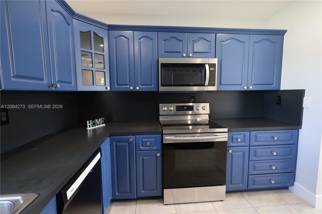 For Rent: $4,300 (3 beds, 2 baths, 1626 Square Feet)