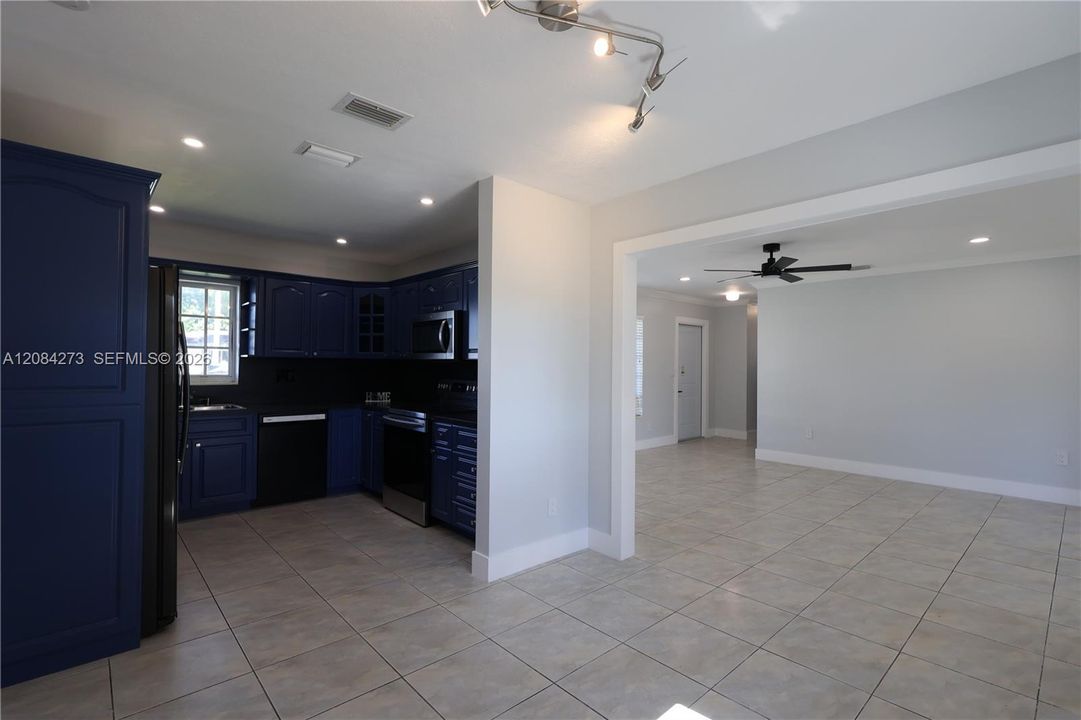 For Rent: $4,300 (3 beds, 2 baths, 1626 Square Feet)