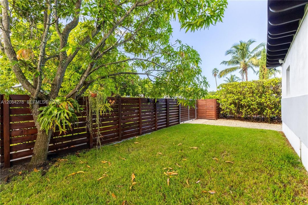 For Rent: $6,800 (3 beds, 2 baths, 1442 Square Feet)