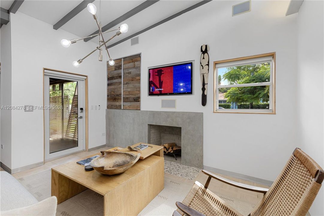 For Rent: $6,800 (3 beds, 2 baths, 1442 Square Feet)