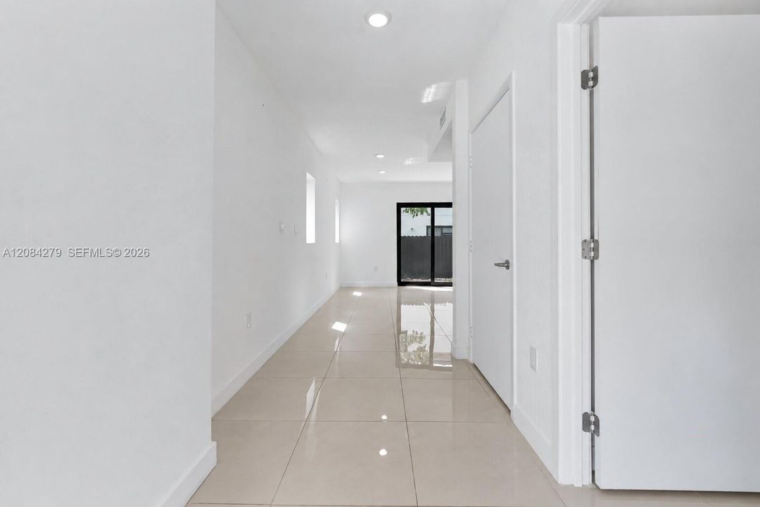 На продажу: $477,000 (5 спален, 4 ванн, 1902 Квадратных фут)