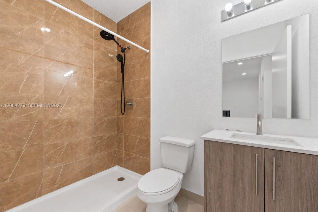 На продажу: $477,000 (5 спален, 4 ванн, 1902 Квадратных фут)