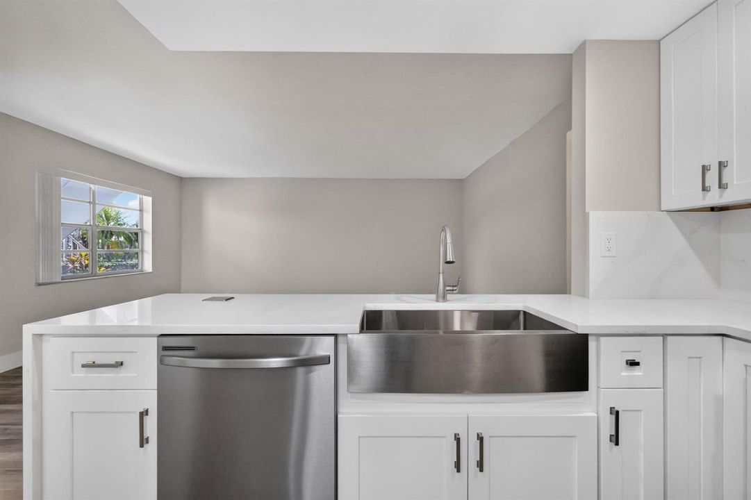 OPEN KITCHEN