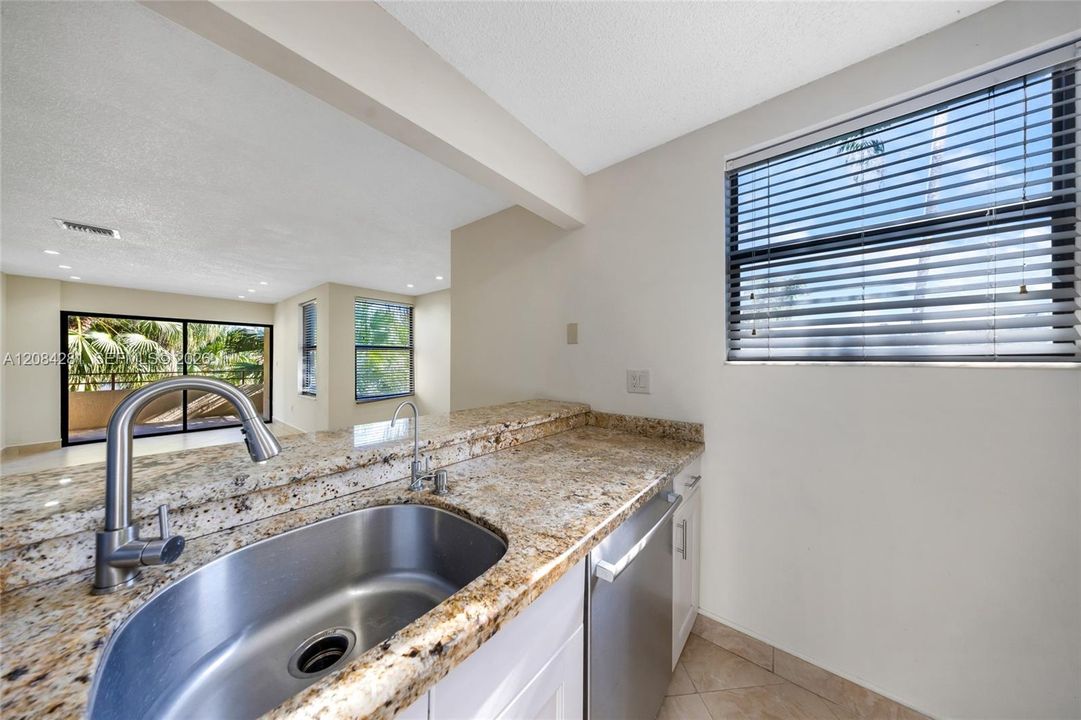 For Rent: $2,500 (2 beds, 2 baths, 1310 Square Feet)