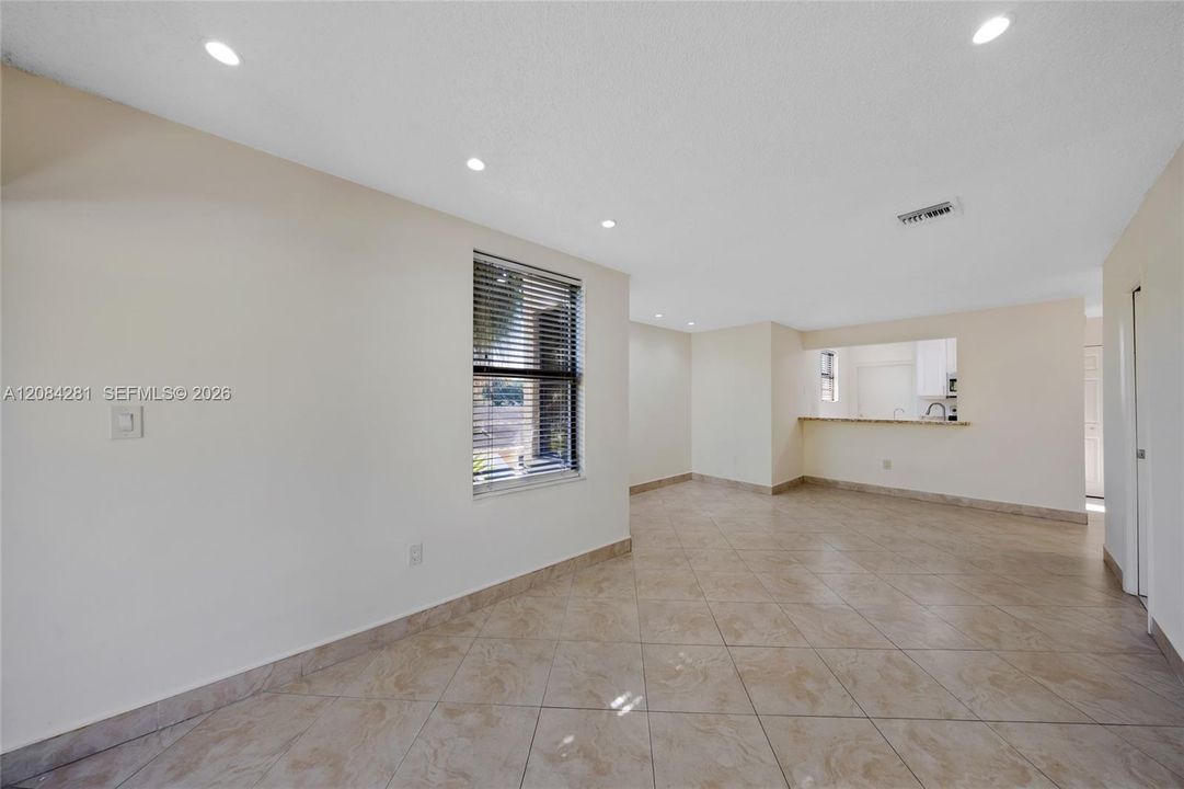 For Rent: $2,500 (2 beds, 2 baths, 1310 Square Feet)