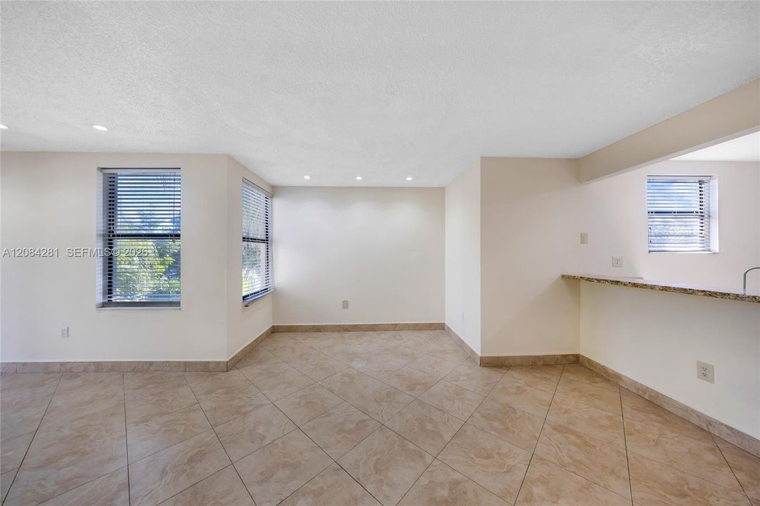 For Rent: $2,500 (2 beds, 2 baths, 1310 Square Feet)