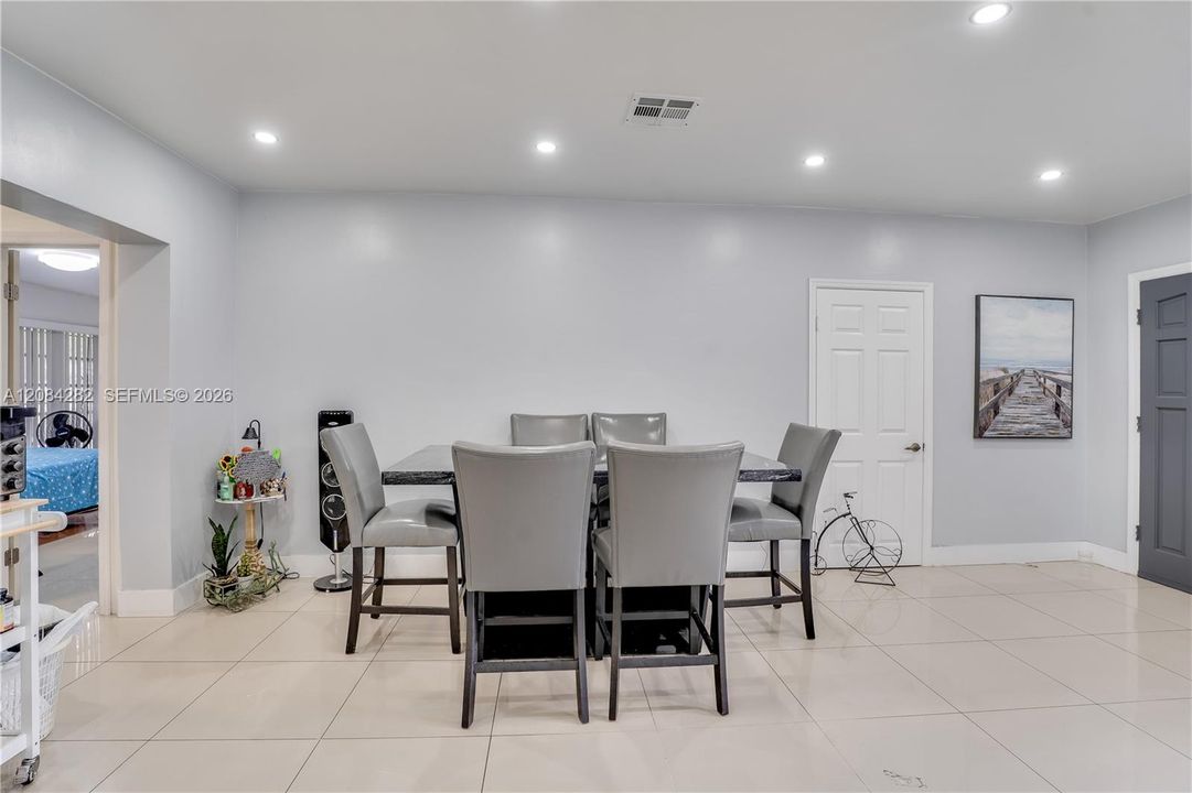 En Venta: $494,900 (3 camas, 2 baños, 1355 Pies cuadrados)