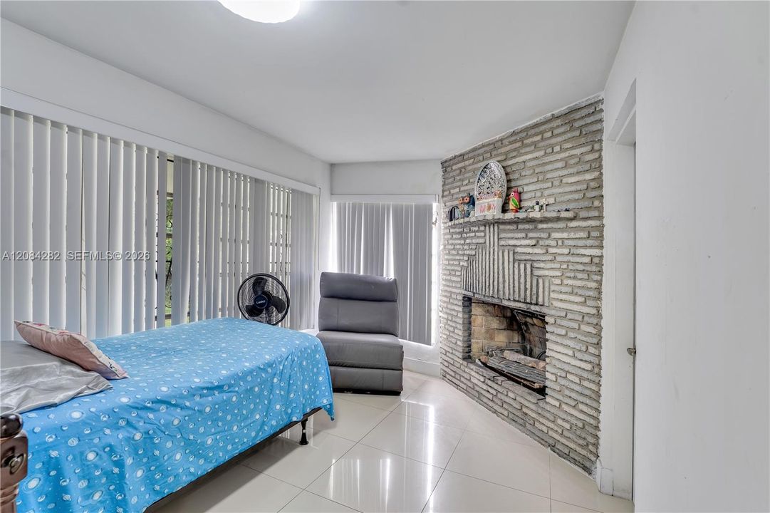 En Venta: $494,900 (3 camas, 2 baños, 1355 Pies cuadrados)