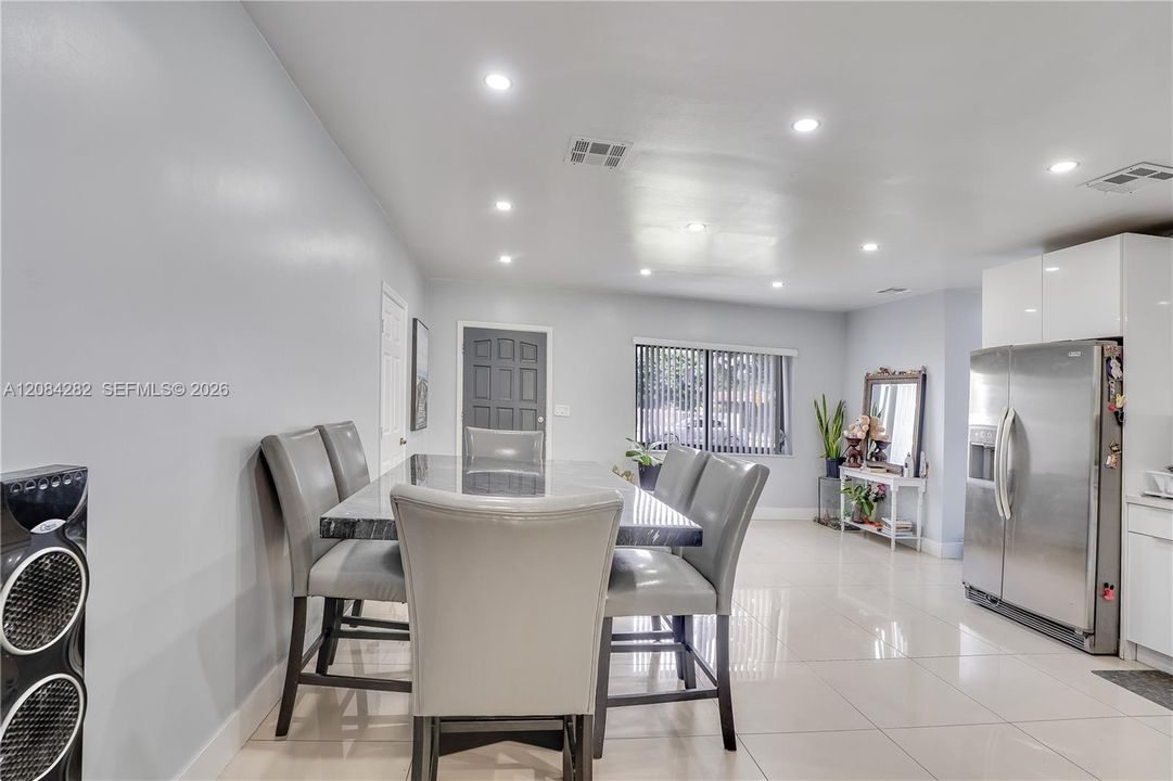 En Venta: $494,900 (3 camas, 2 baños, 1355 Pies cuadrados)