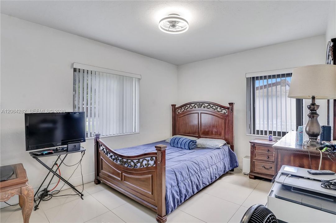 En Venta: $494,900 (3 camas, 2 baños, 1355 Pies cuadrados)