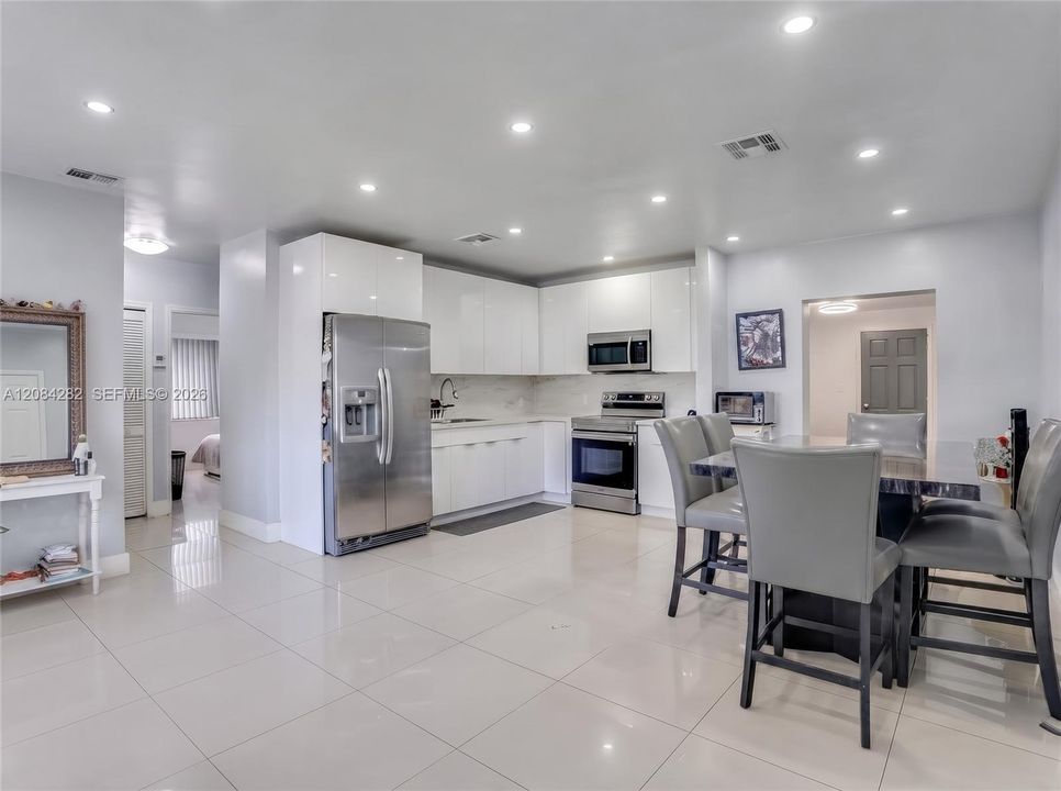 En Venta: $494,900 (3 camas, 2 baños, 1355 Pies cuadrados)