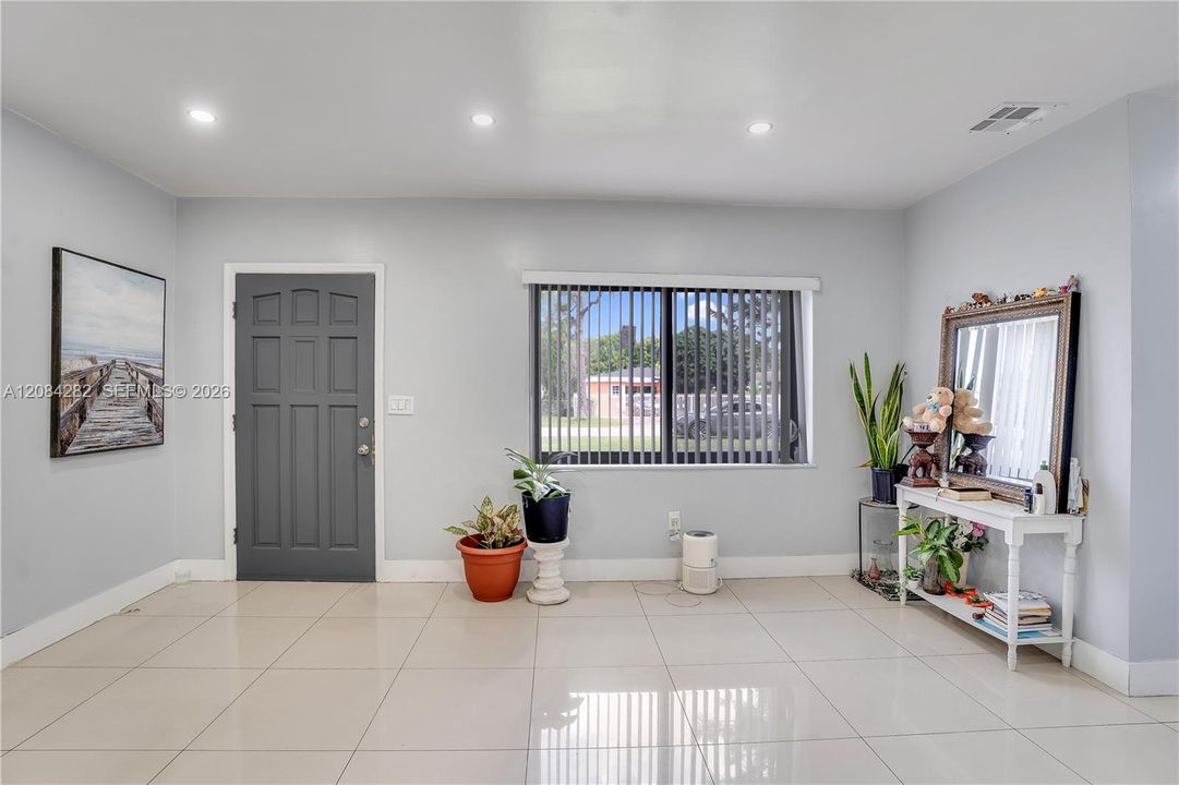 En Venta: $494,900 (3 camas, 2 baños, 1355 Pies cuadrados)