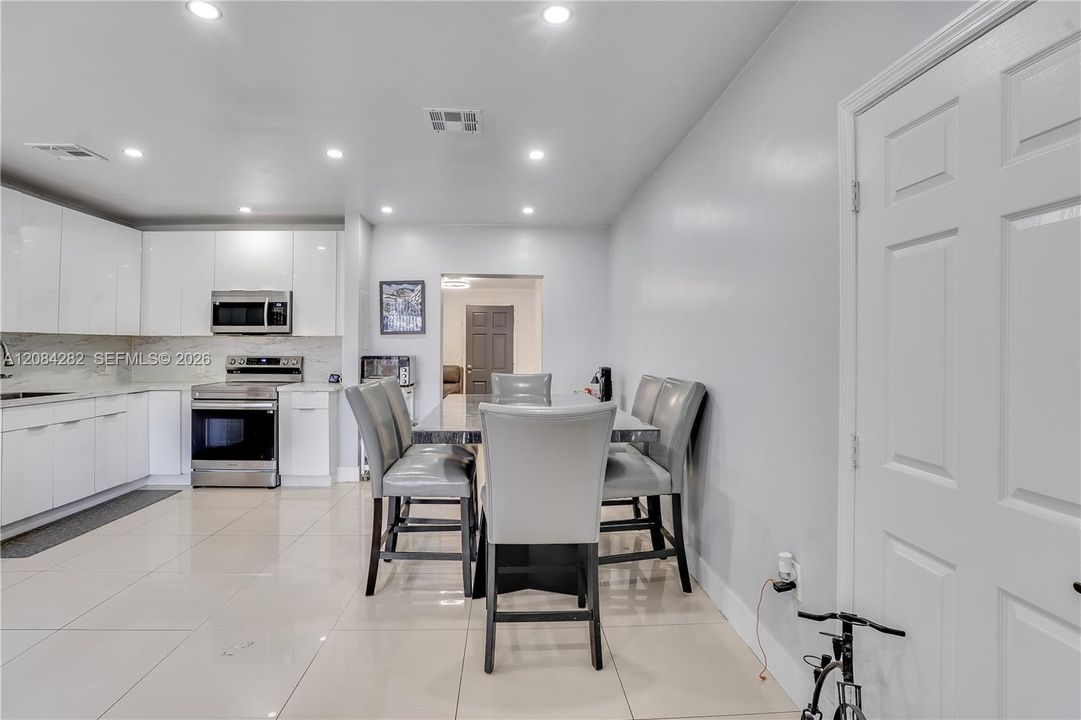 En Venta: $494,900 (3 camas, 2 baños, 1355 Pies cuadrados)