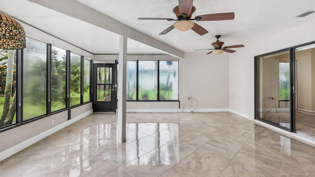 Sunroom (air conditioned)