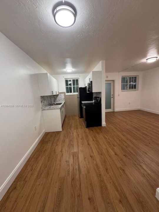For Rent: $1,500 (1 beds, 1 baths, 582 Square Feet)