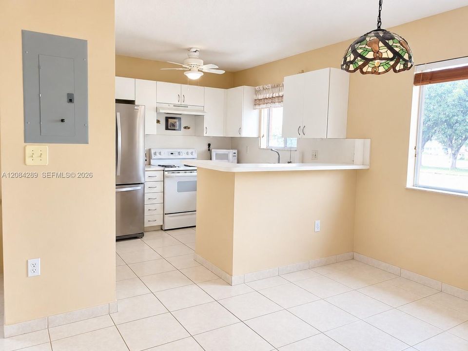 For Sale: $350,000 (3 beds, 2 baths, 1130 Square Feet)