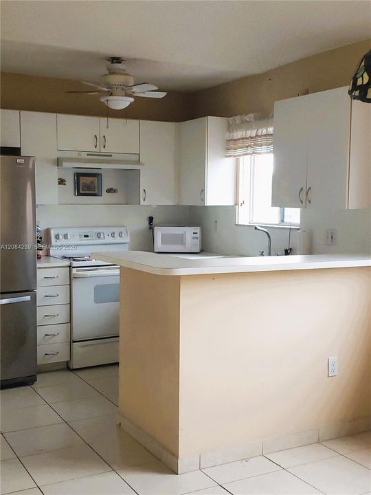 For Sale: $350,000 (3 beds, 2 baths, 1130 Square Feet)