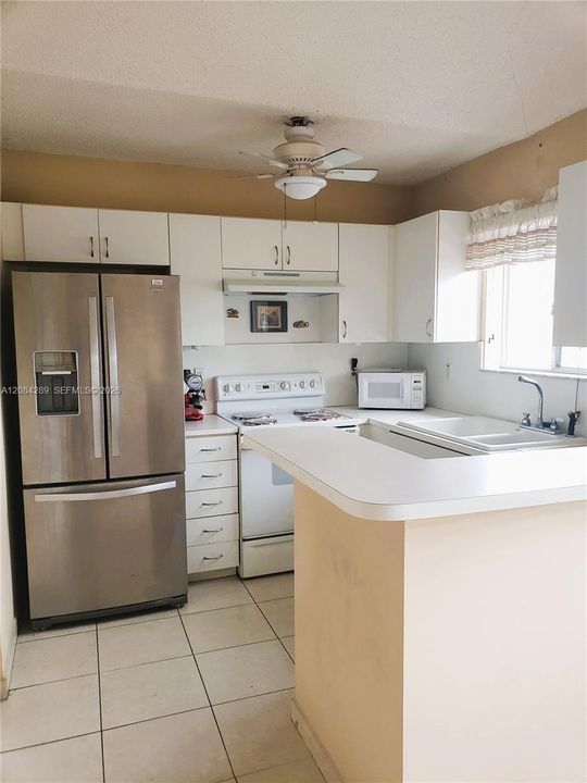 For Sale: $350,000 (3 beds, 2 baths, 1130 Square Feet)