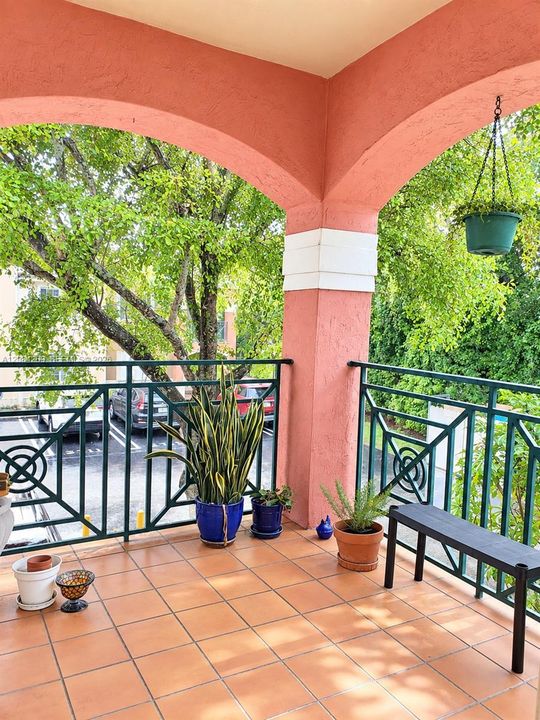 For Sale: $350,000 (3 beds, 2 baths, 1130 Square Feet)