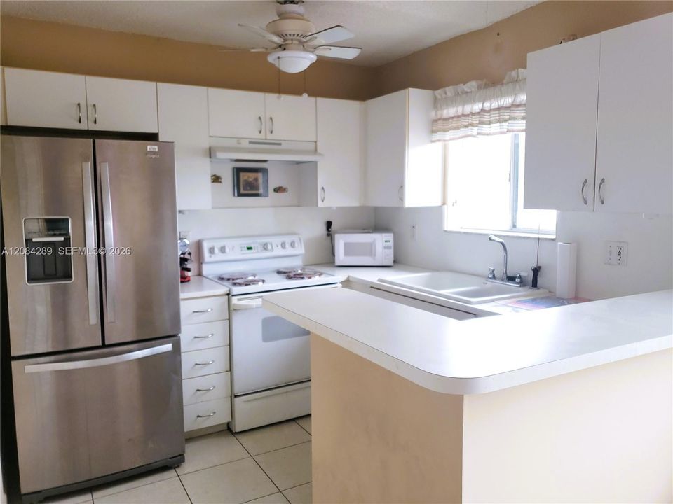 For Sale: $350,000 (3 beds, 2 baths, 1130 Square Feet)